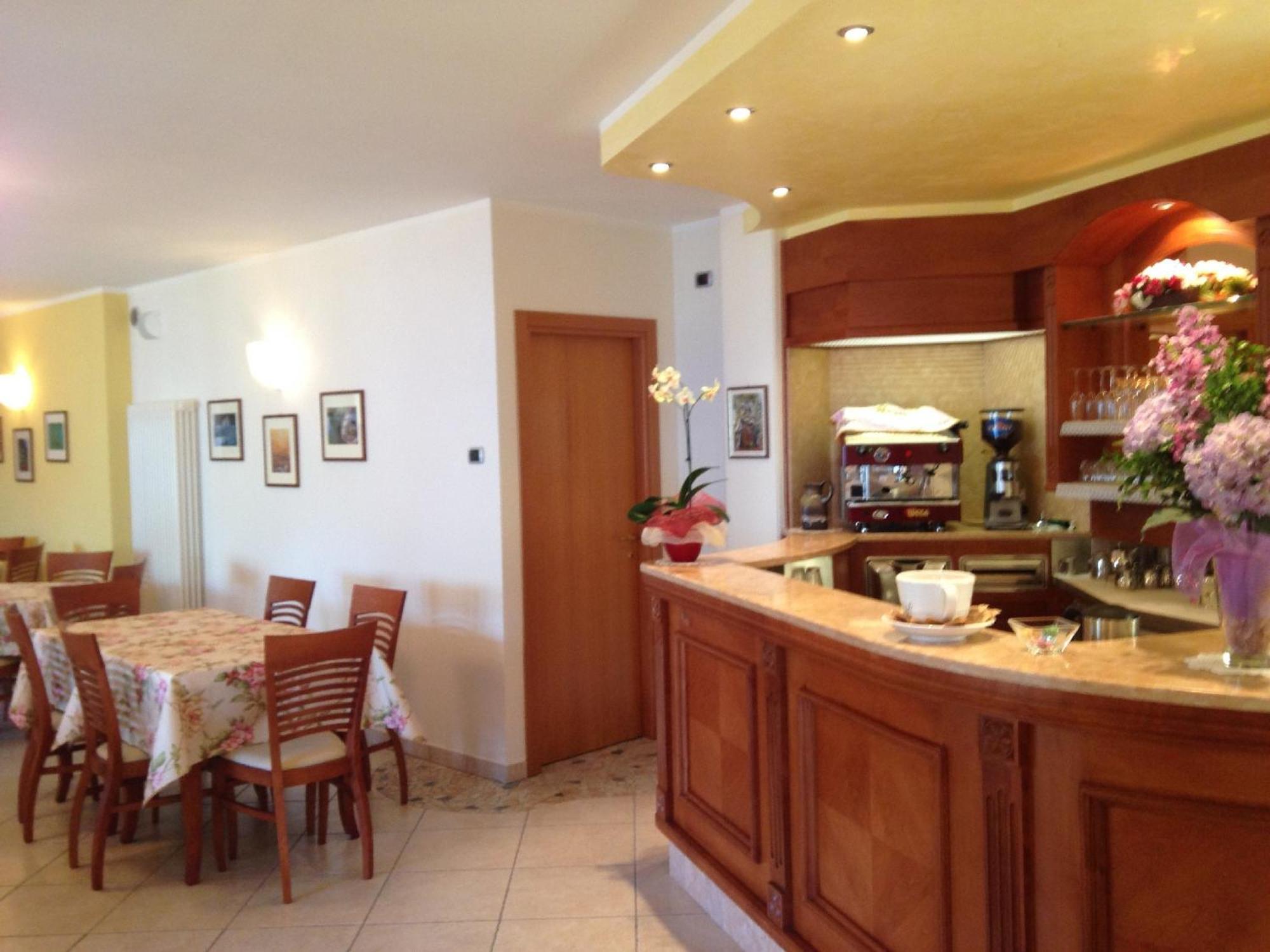 Residence Casa Maria Ассенца-ди-Бренцоне Экстерьер фото