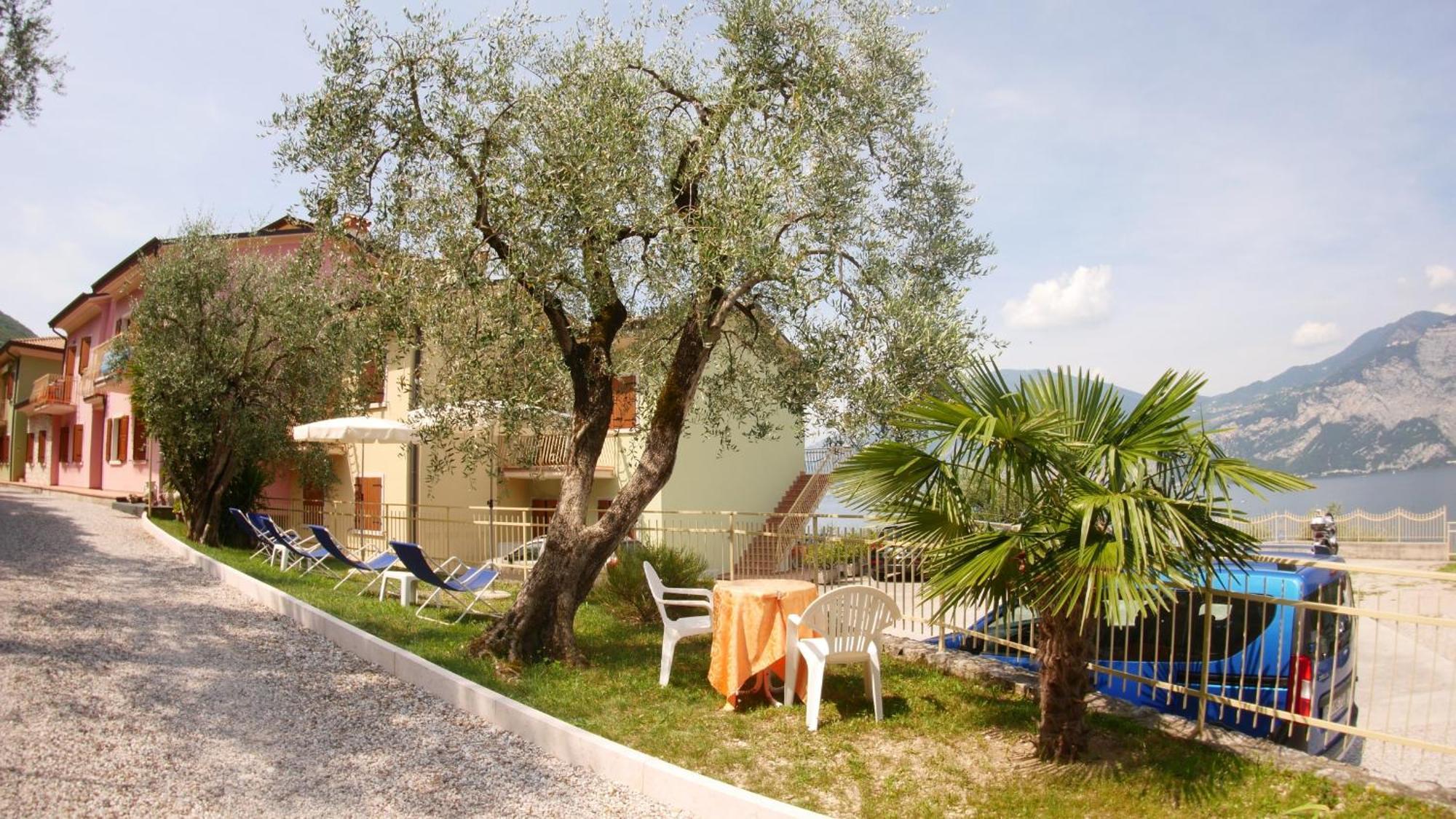 Residence Casa Maria Ассенца-ди-Бренцоне Экстерьер фото