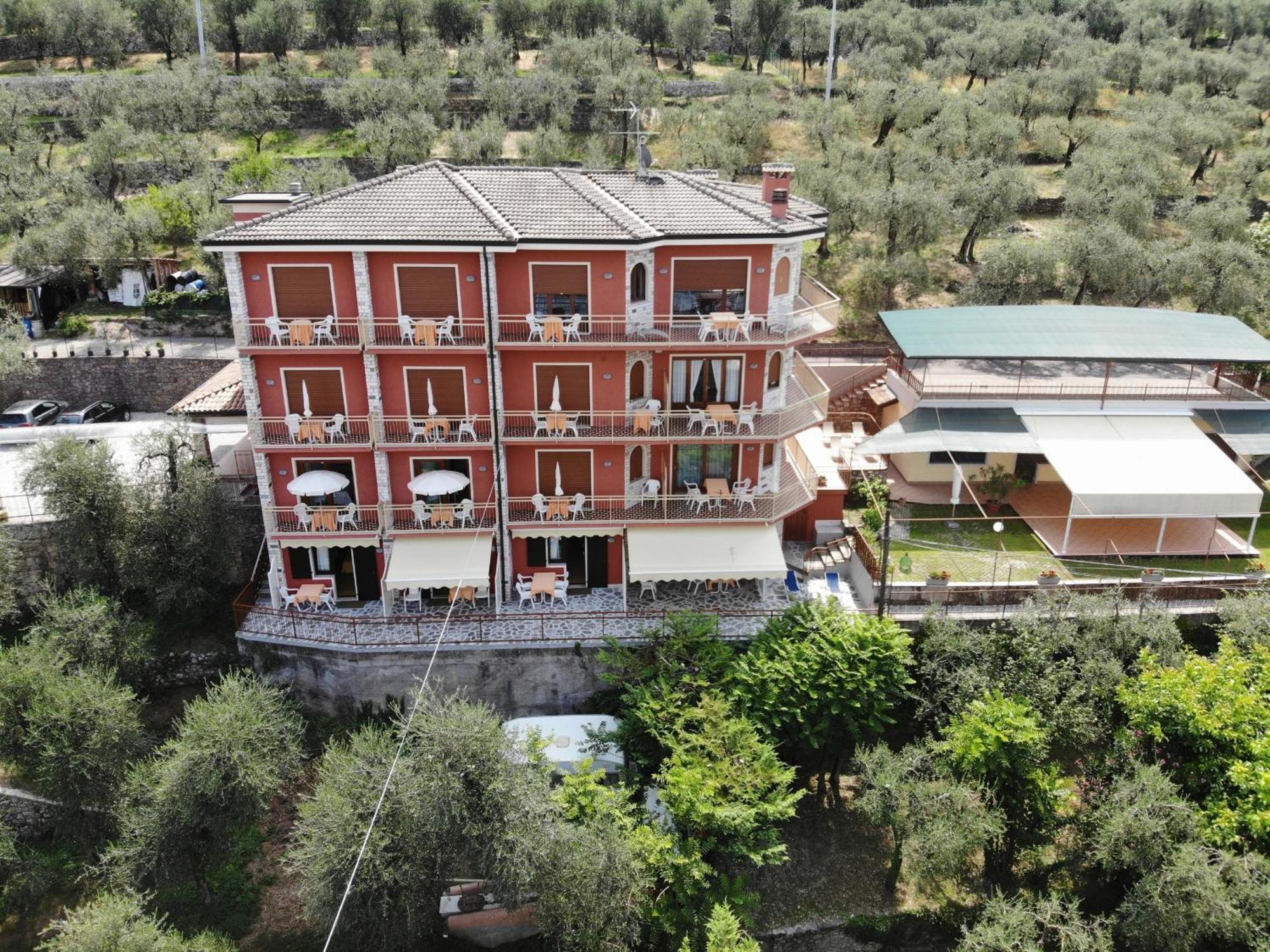 Residence Casa Maria Ассенца-ди-Бренцоне Экстерьер фото
